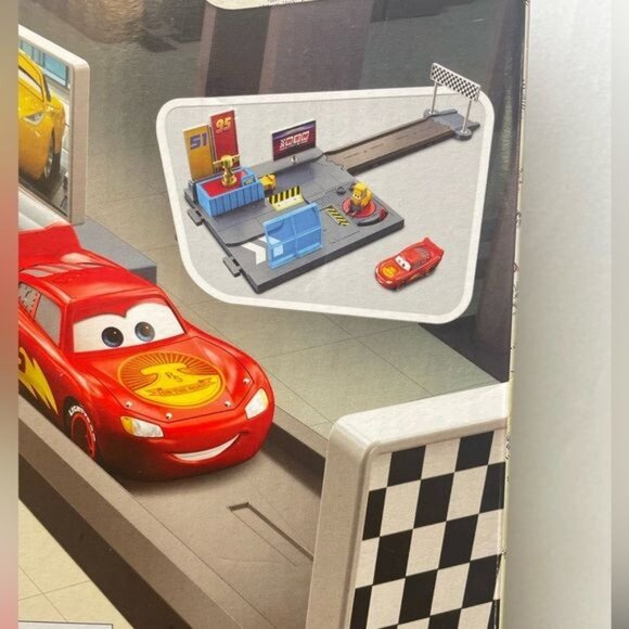 Disney Pixar Cars On The Road Dinoco Rusteze Racing Center Mcqueen & Pitty - Picture 3 of 10